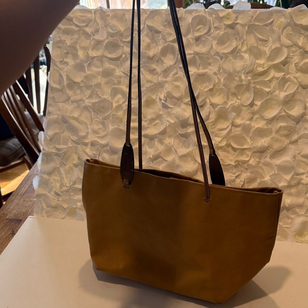 DKNY vintage Tan Leather Shoulder Bag - Picture 2 of 5